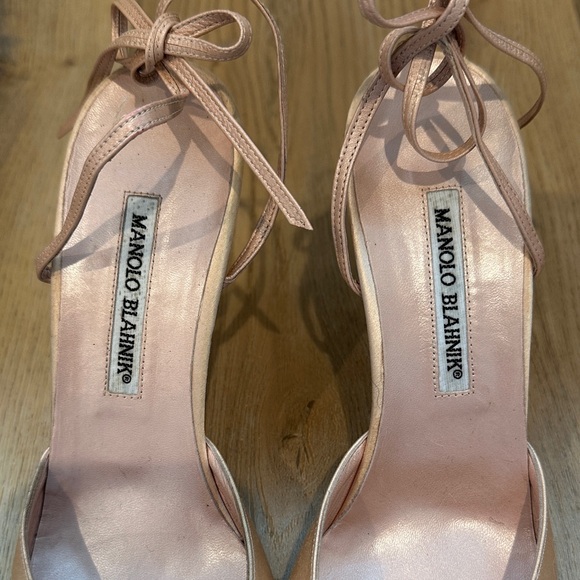 VINTAGE Manolo Blahnik Blush Pink Heels - Picture 3 of 5